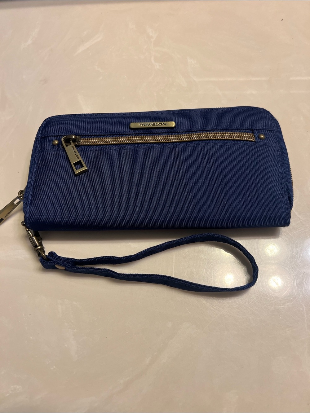 Navy Travelon wristlet/wallet like new